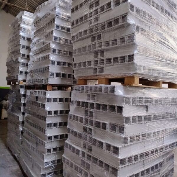 LADRILLOS DE PLÁSTICOS RECICLADOS BLOCKPLAS B10 POR PALLET DE 1200 ladrillos (19,60 m2)